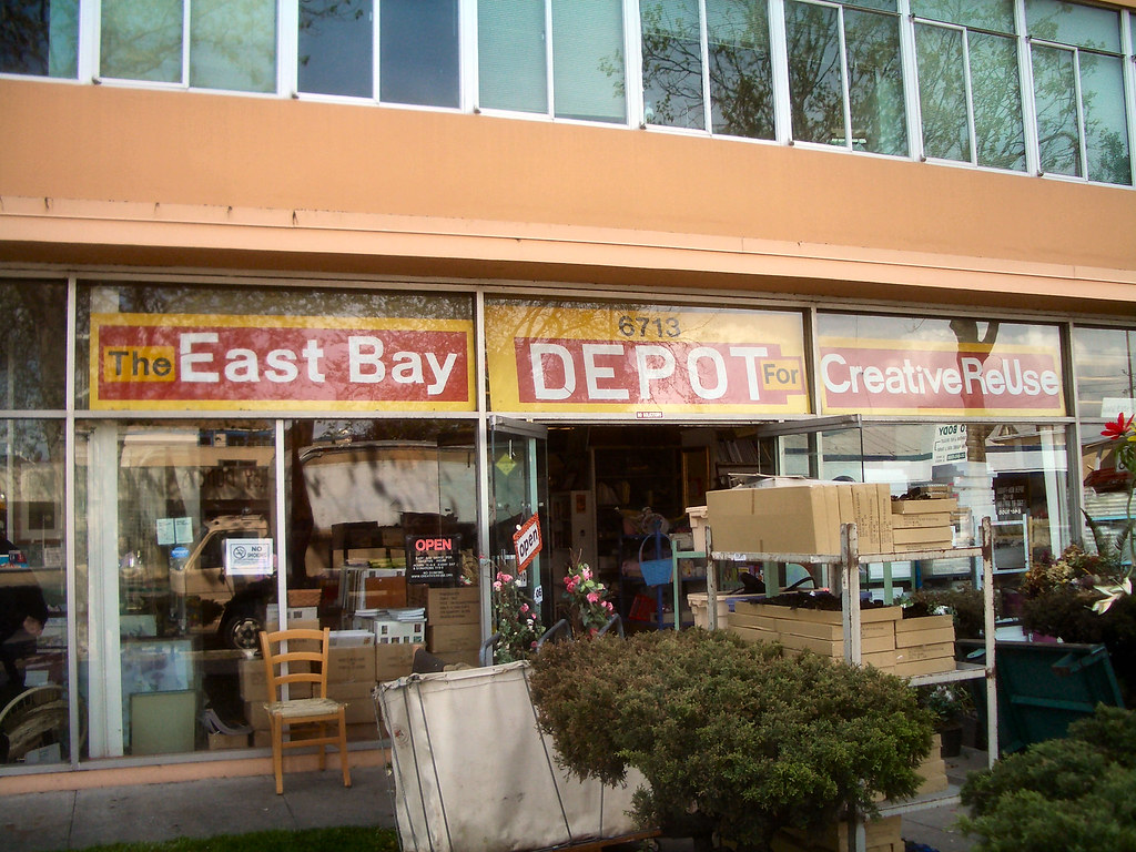 East Bay Depot for Creative Reuse at its former San Pablo Avenue location, 2006 - one year before its move to Telegraph Avenue.
